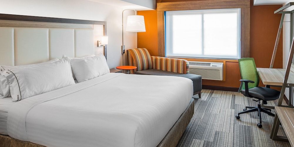 Holiday Inn Express & Suites Orlando-South Lake Buena Vista 3