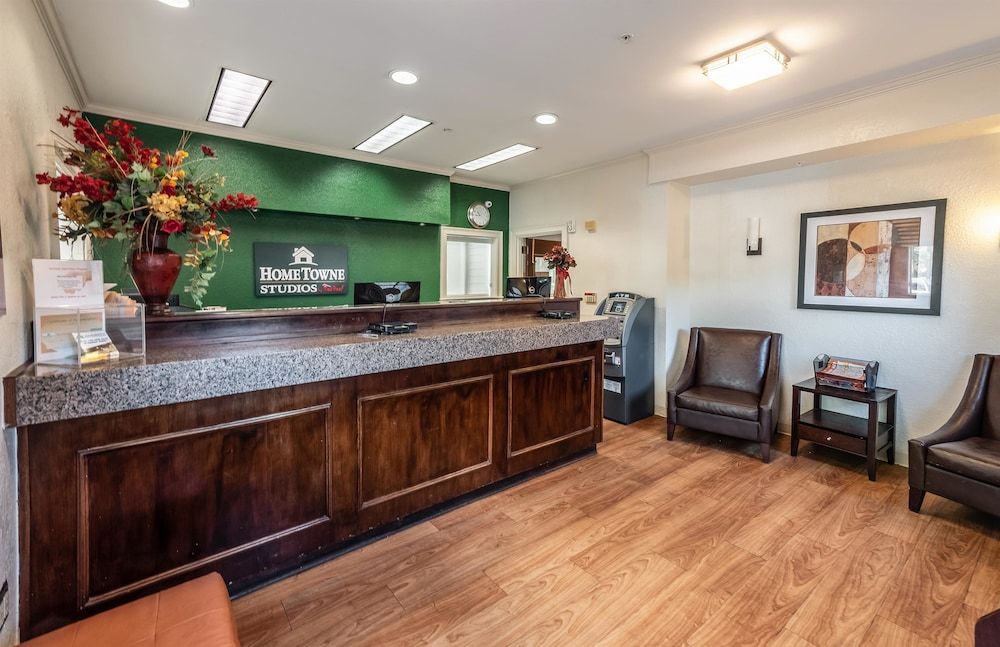 HomeTowne Studios Orlando South 3