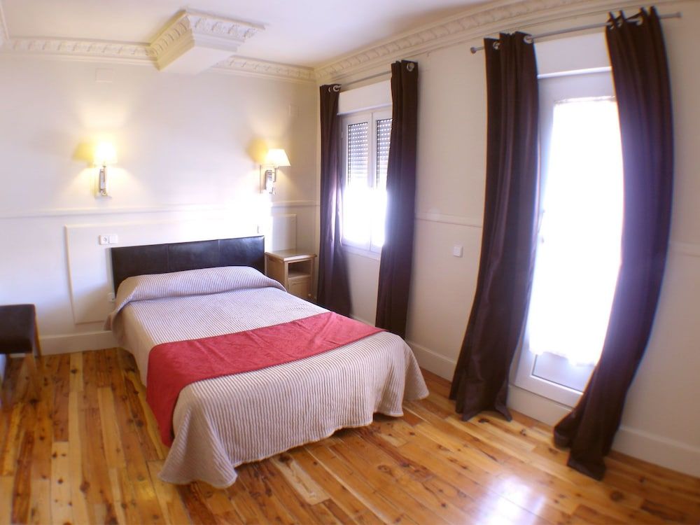 HOSTAL CANOVAS 3 HOSTAL CANOVAS 3