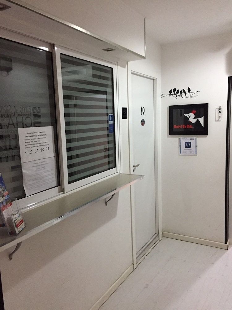 Hostal JQ Madrid 1 2