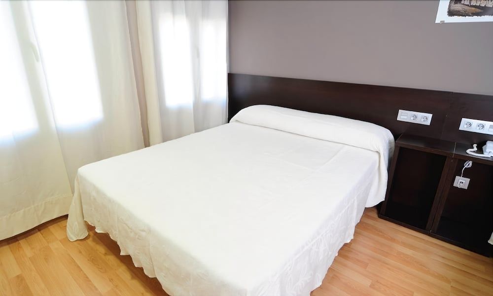 Hostal la Venta de Valcorba 2