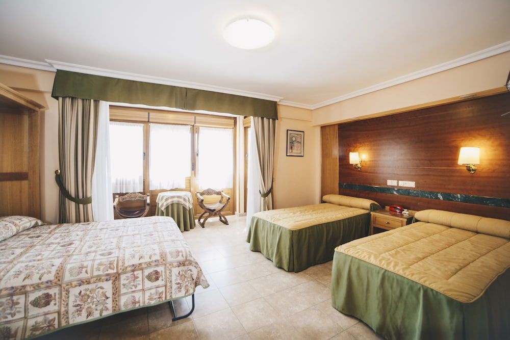 Hostal Los Gavilanes 2 1 Hostal Los Gavilanes 2 1