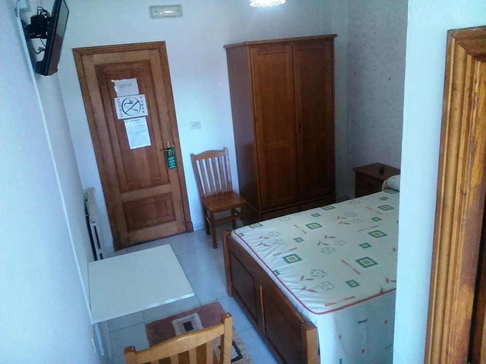 Hostal Sequeiros 2 estrelas em San Ciprián de Viñas