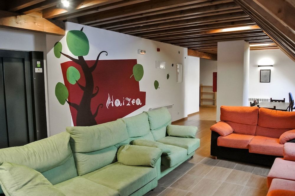 Hostal y Albergue Haizea 2