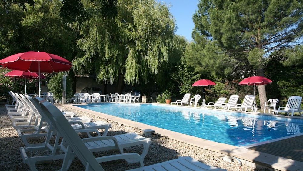 Hostellerie De La  Source 2 estrelas em Arles