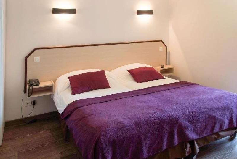 Hostellerie Des Monts Jura 3