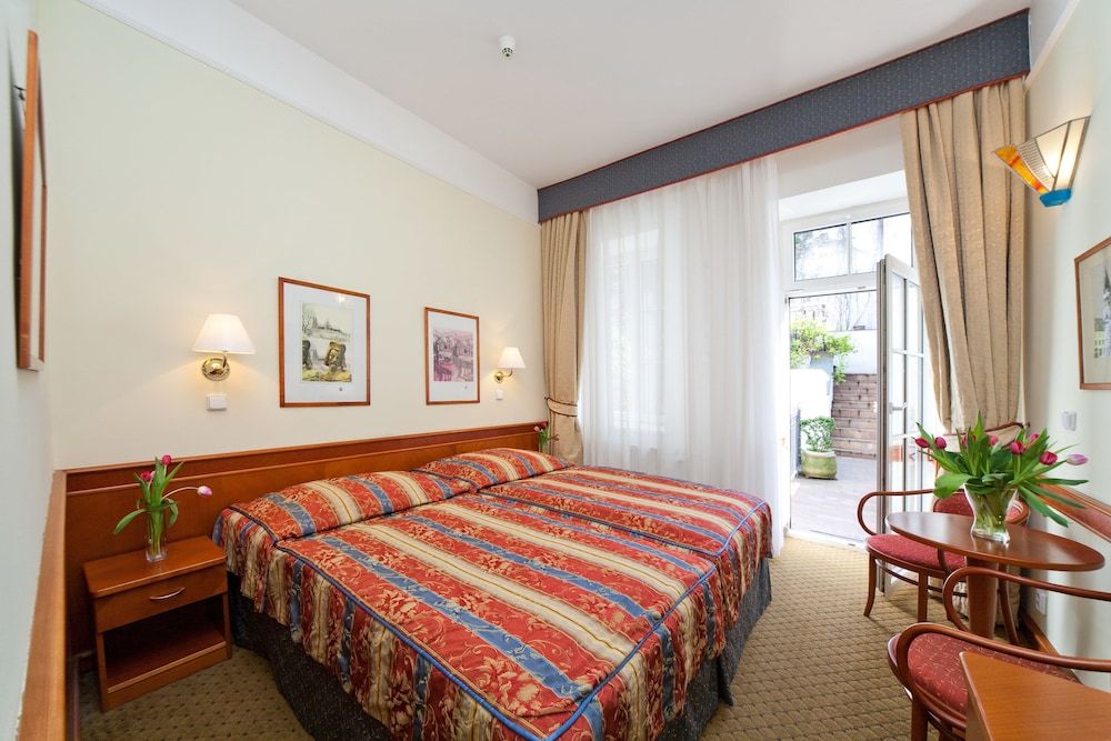 Hotel 16 1 Hotel 16 1