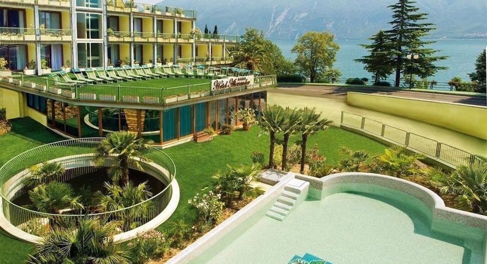 Hotel Alexander 4 estrelas em Limone sul Garda