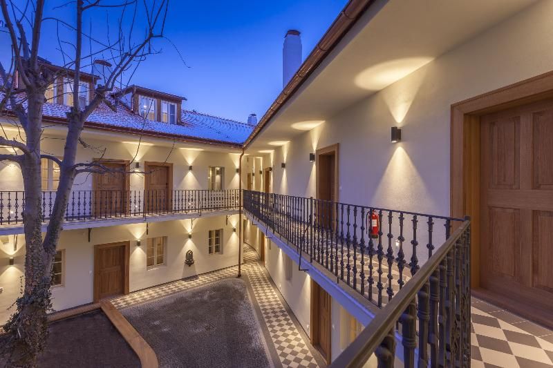 Hotel at The White Lily 2