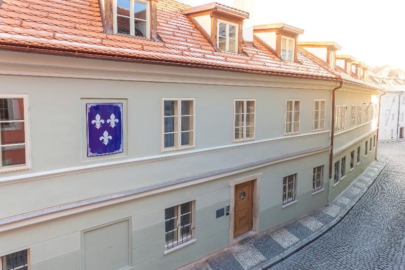 Hotel at The White Lily 3