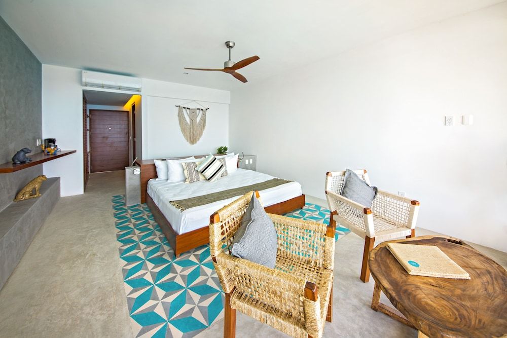 Hotel B Unique 3 Hotel B Unique 3