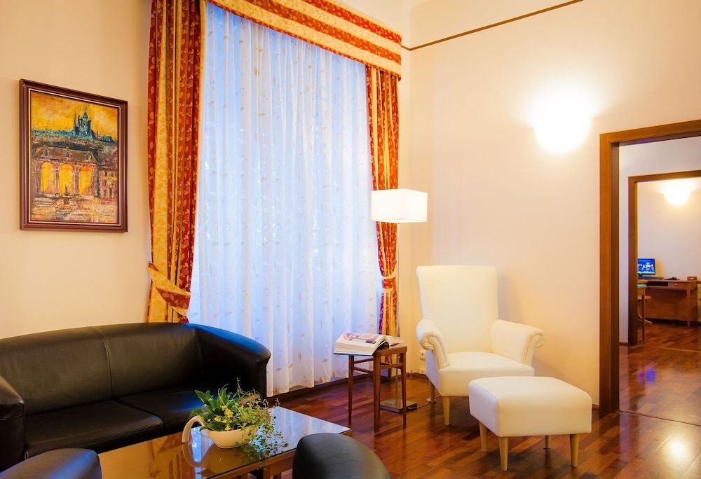 Hotel Cloister Inn 2