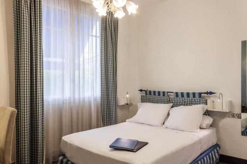 Hotel Des Cayrons 3 estrelas em Vence