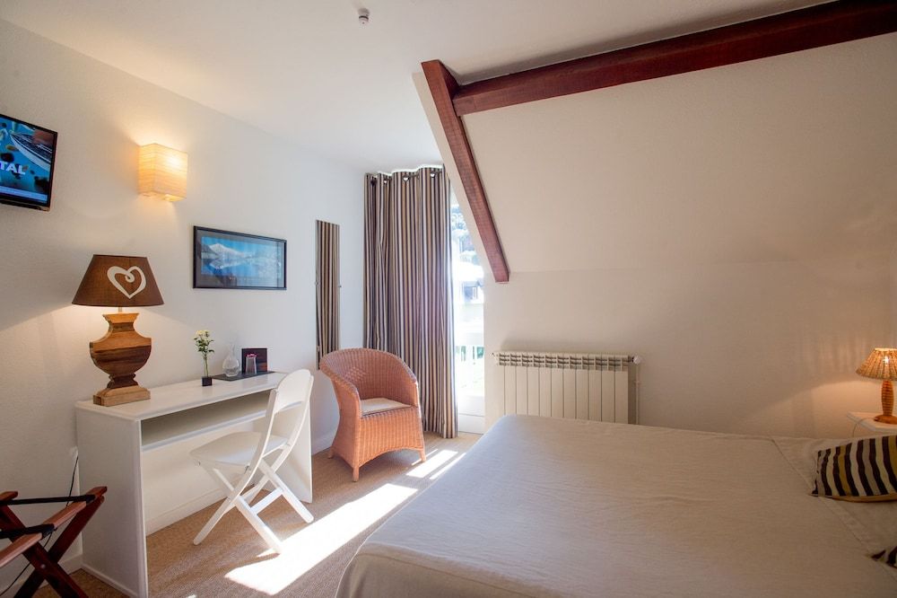 Hôtel Domaine De Ramonjuan 2