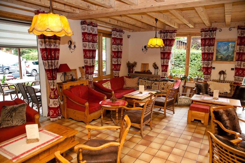 Logis Hôtel Le Gai Soleil 2