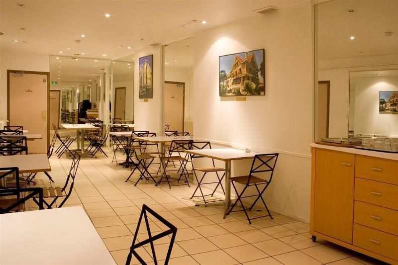 Hotel Ours Blanc Place Victor Hugo 2