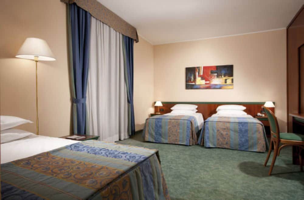 Hotel Raffaello 3 Hotel Raffaello 3