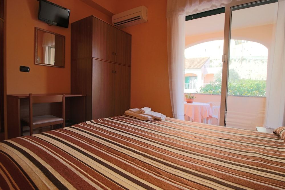 Hotel Residence Mirafiori 2 Hotel Residence Mirafiori 2