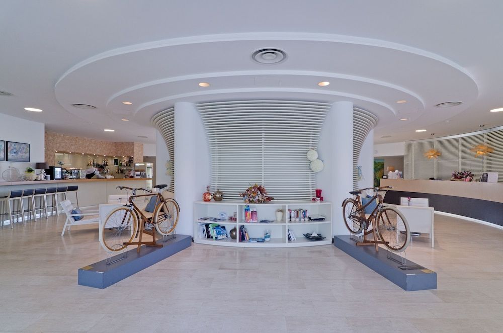 Hotel Riviera dei Fiori 2 Hotel Riviera dei Fiori 2