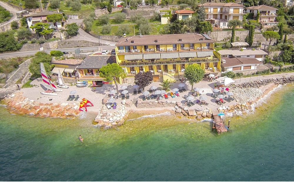 Taki Village Hotel 3 estrelas em Brenzone sul Garda