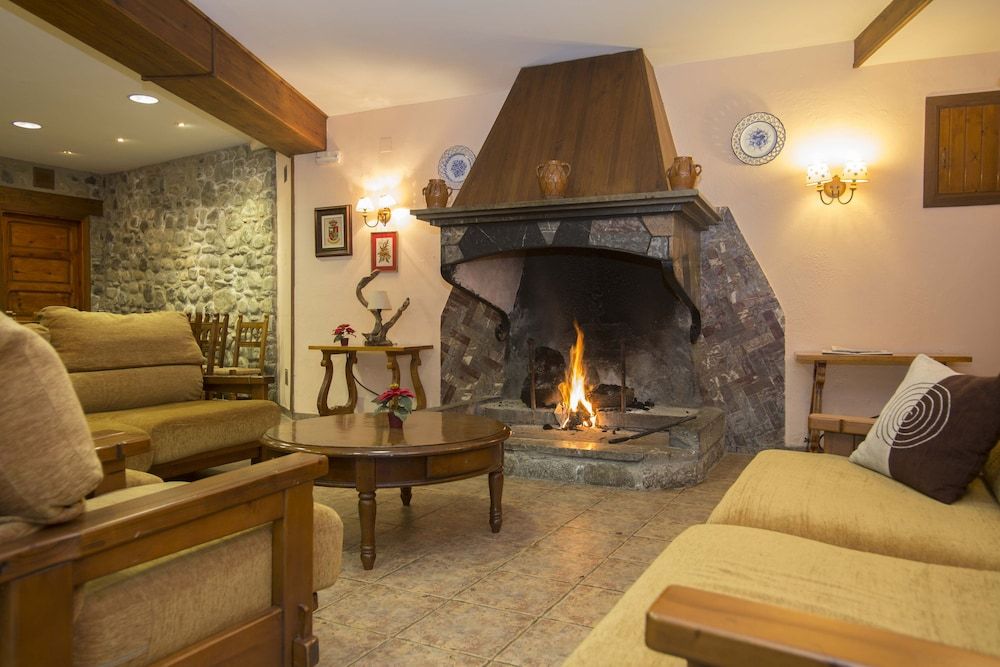 Hotel Tres Picos 1 estrelas em Sahun