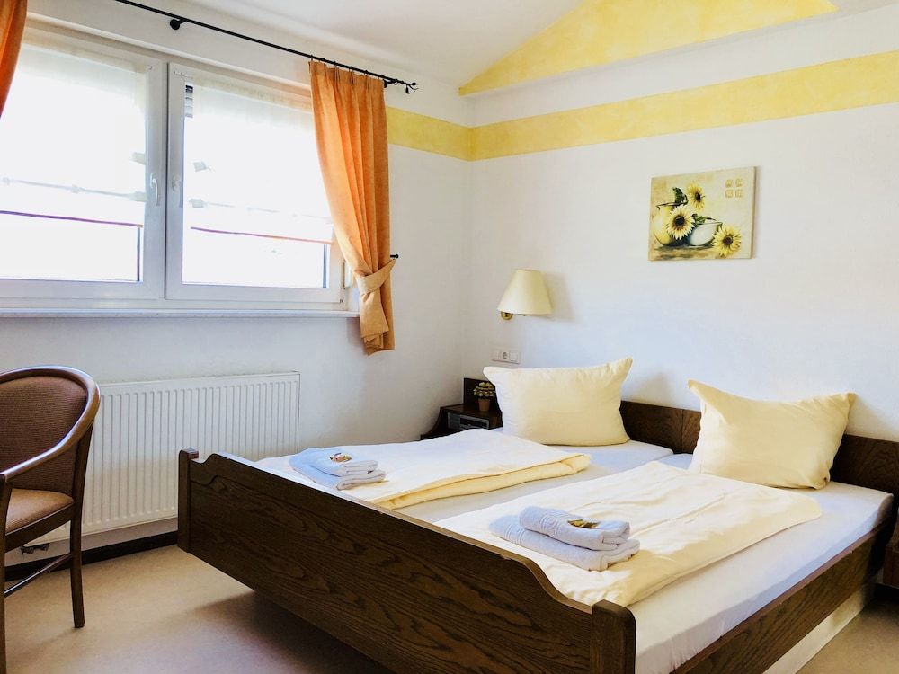 Hotel-Restaurant Werneths Landgasthof Hirschen 2 Hotel-Restaurant Werneths Landgasthof Hirschen 2