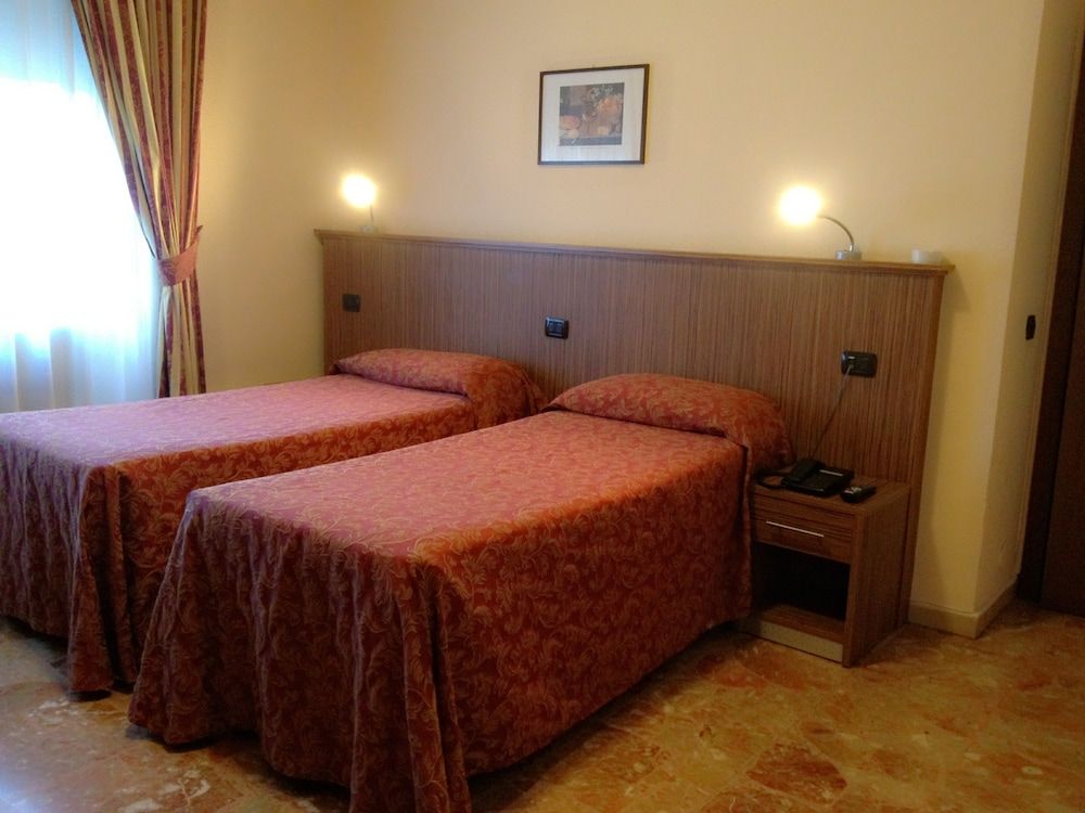 Hotel York 2 estrelas em Cinisello Balsamo