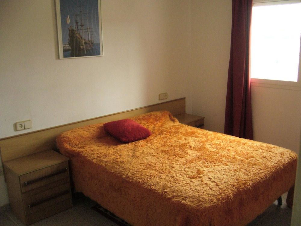 House With 4 Bedrooms in Castelló D'empúries, With Enclosed Garden - 3 km From the Beach 1 House With 4 Bedrooms in Castelló D'empúries, With Enclosed Garden - 3 km From the Beach 1