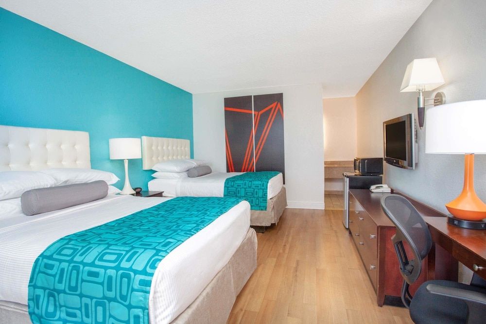 Howard Johnson by Wyndham Airport Florida Mall 2 Howard Johnson by Wyndham Airport Florida Mall 2