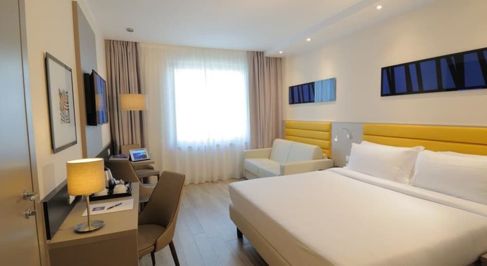 IH Hotels Milano Lorenteggio 1