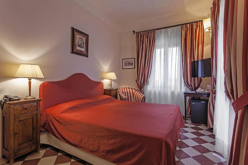 Il Chiostro Del Carmine -1 estrelas em Siena