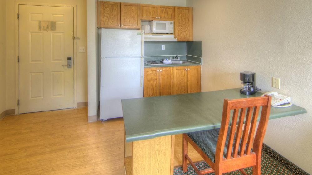 InTown Suites Orlando/Florida Turnpike 2 InTown Suites Orlando/Florida Turnpike 2