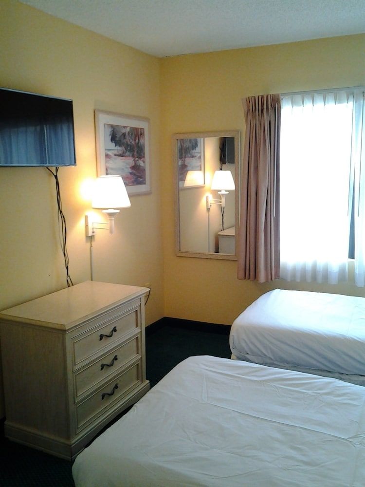 Kitchenette Condos Universal by Amerom 3