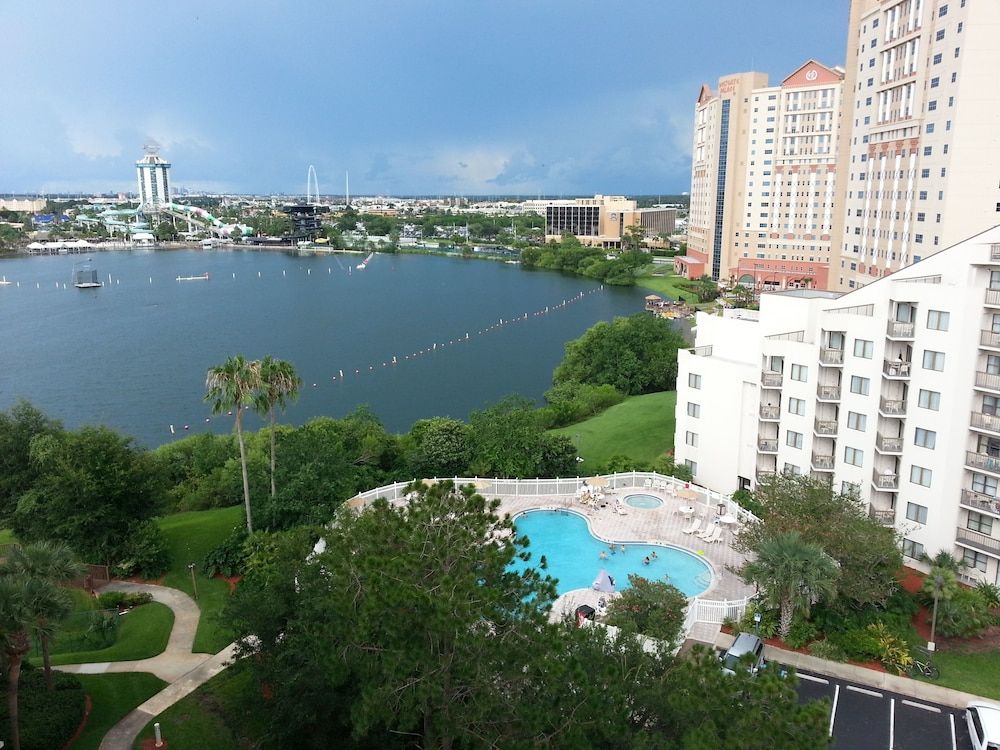 Kitchenette Condos Universal by Amerom 1