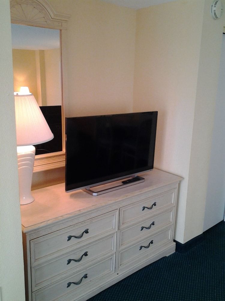 Kitchenette Condos Universal by Amerom 2