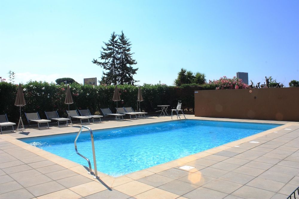 Kyriad Cannes Mandelieu 1