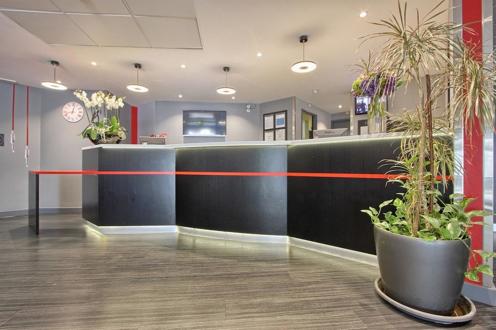 Kyriad Paris Nord Porte de Saint-Ouen 3 étoiles à Saint-Ouen