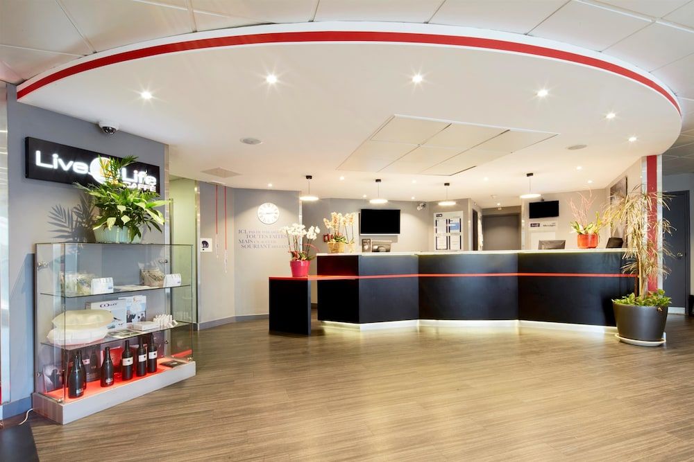 Kyriad Paris Nord Porte de Saint-Ouen 2