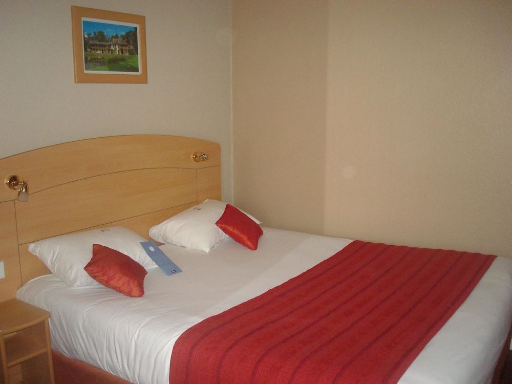 Kyriad Plaisir St Quentin En Yvelynes 2