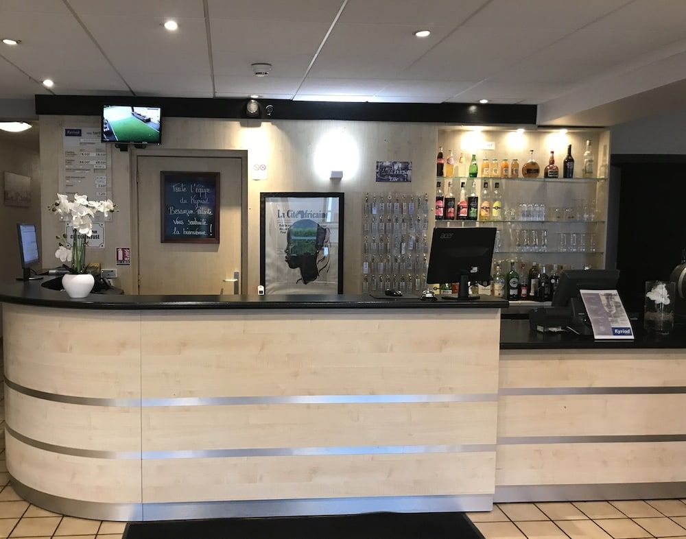 Kyriad Restaurant De Lhorloge 2