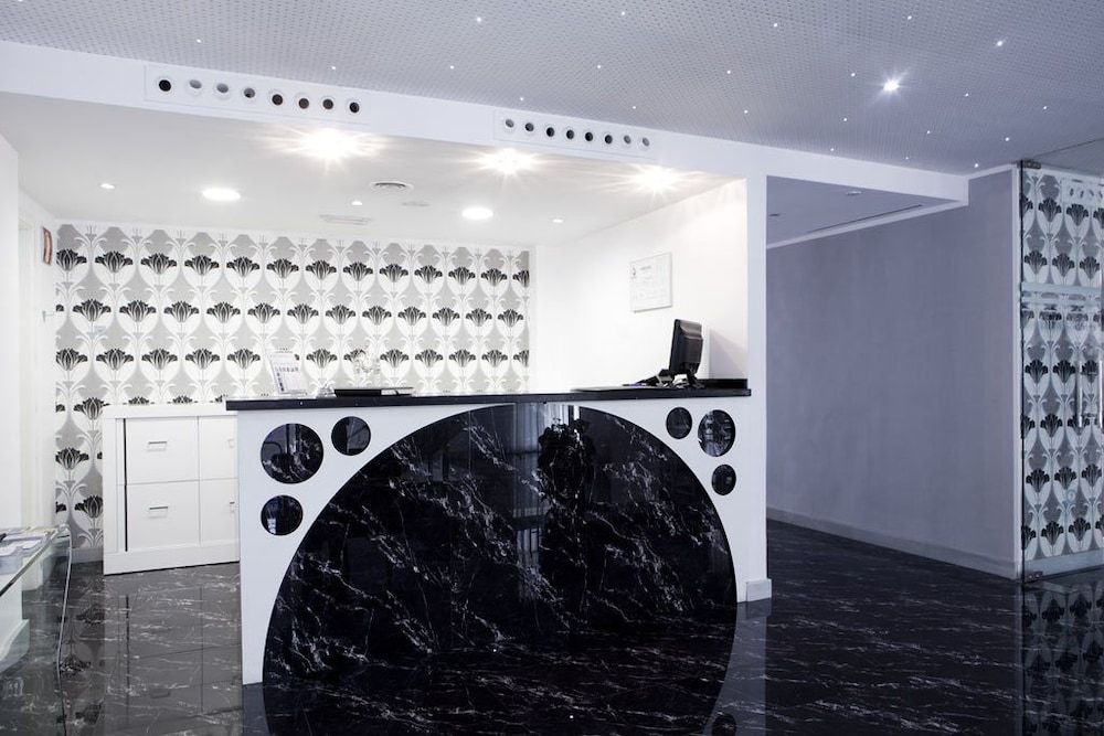 La Boutique Puerta Osario 2 La Boutique Puerta Osario 2