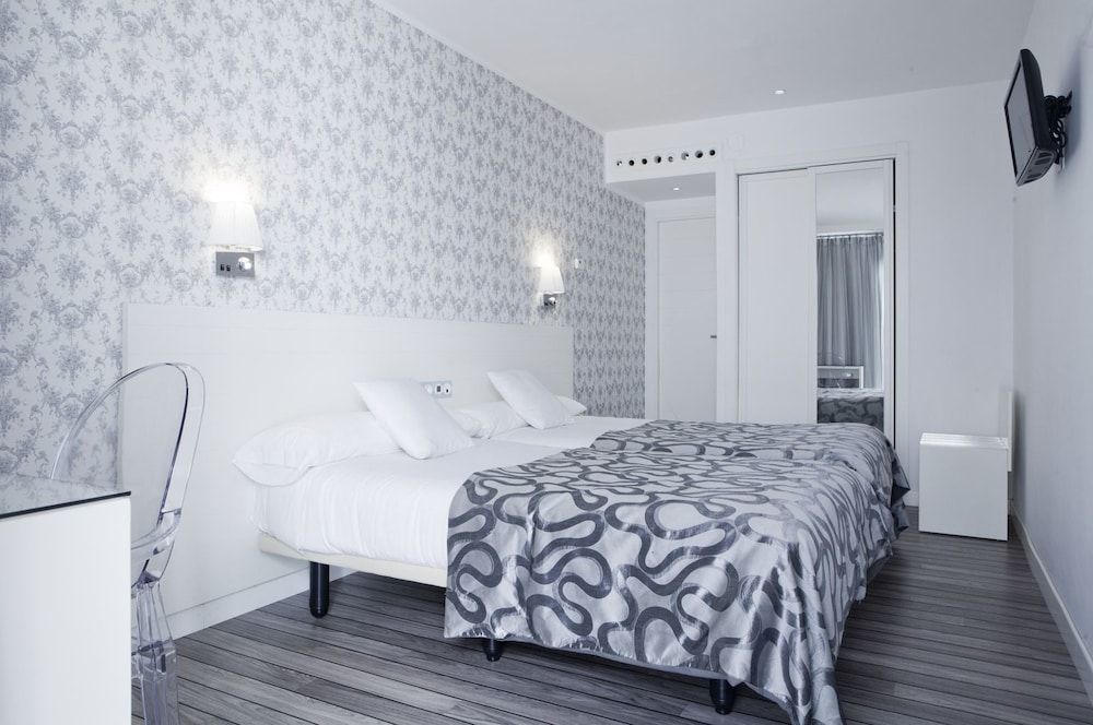 La Boutique Puerta Osario 1 La Boutique Puerta Osario 1