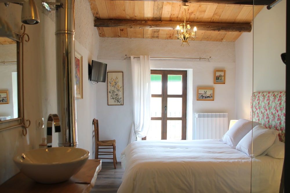 La Casa Dels Ocells- Adults Only 3