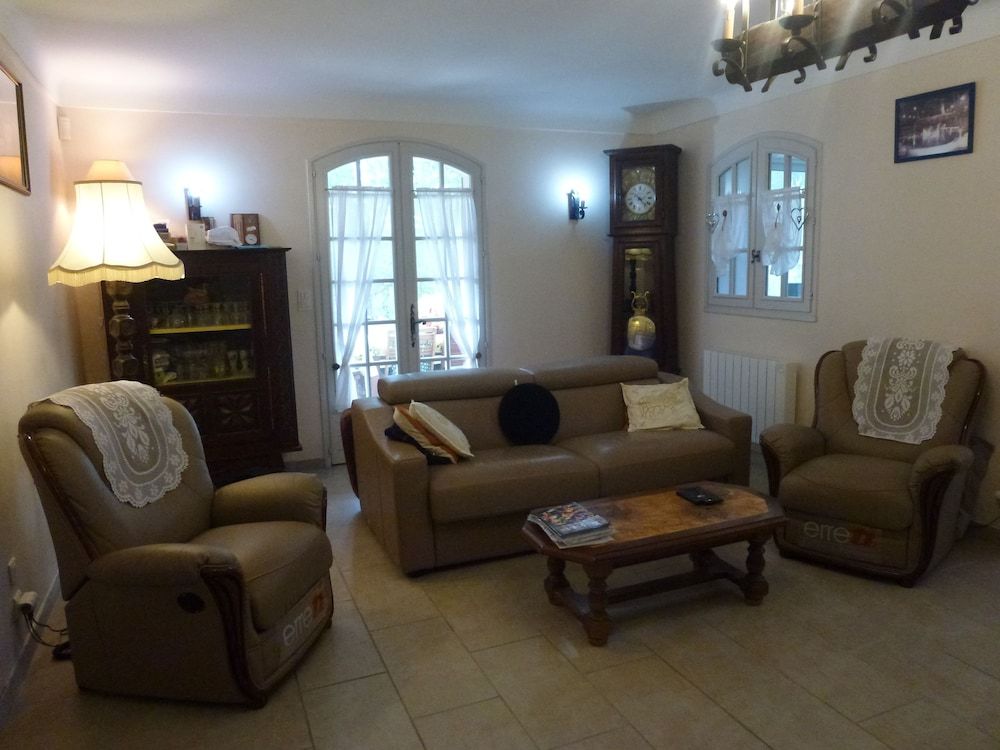 La Pinède -1 estrelas em Lambesc