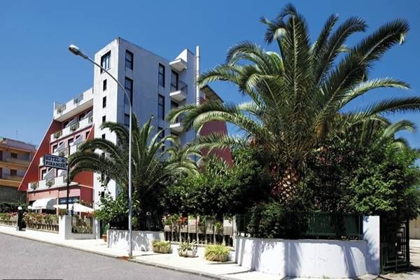 La Piramide 3 estrelas em Roccalumera