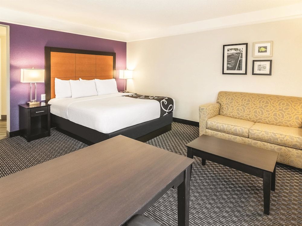 La Quinta Inn & Suites Orlando Airport North 1 La Quinta Inn & Suites Orlando Airport North 1