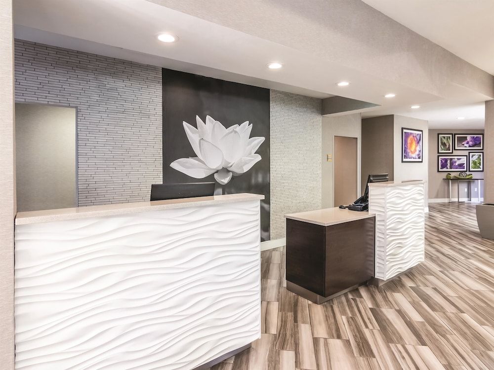 La Quinta Inn & Suites Orlando Airport North 3 La Quinta Inn & Suites Orlando Airport North 3