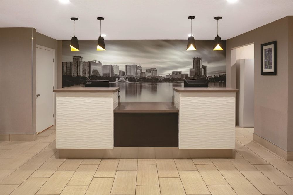 La Quinta Inn & Suites Orlando Universal area 2