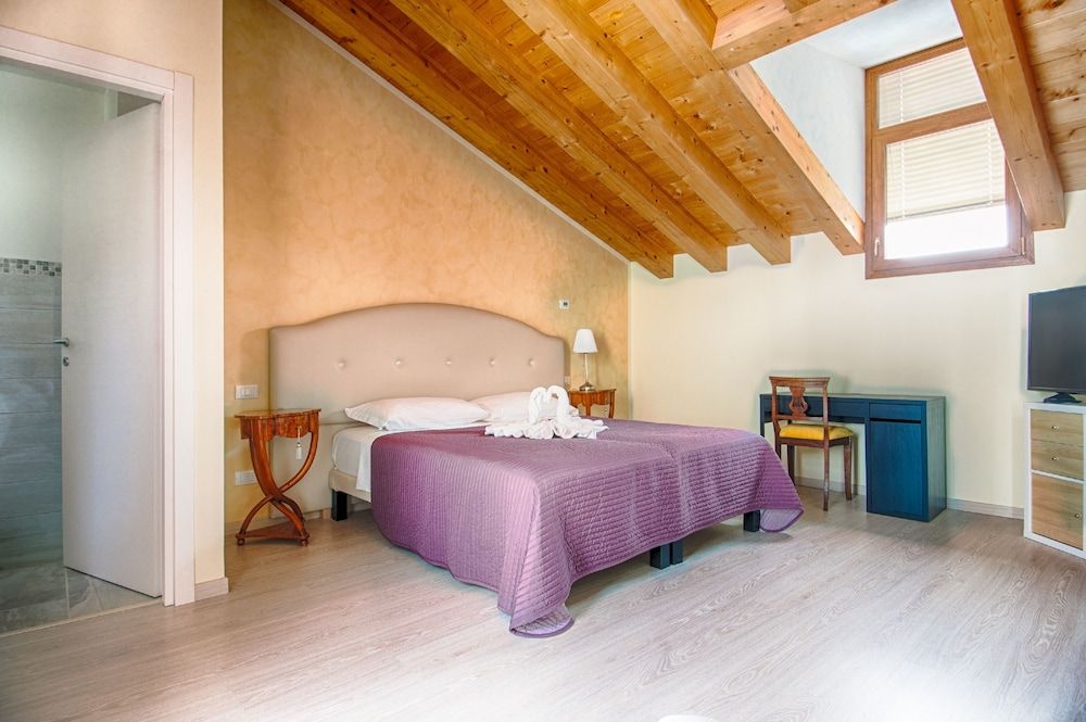 Lady Verona 3 Lady Verona 3