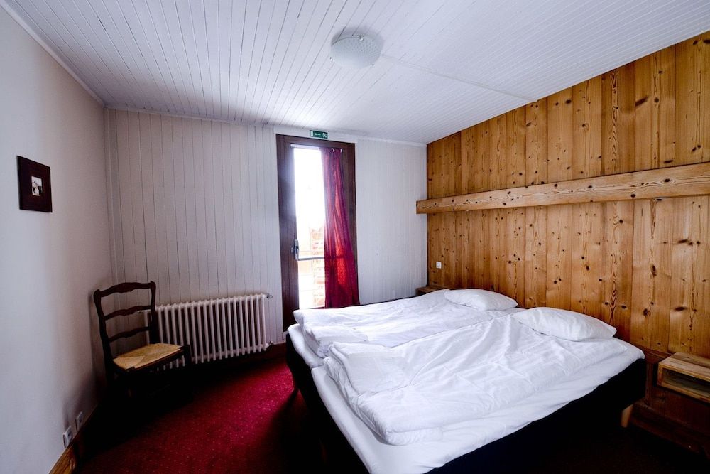 Langley Hotel Victors 3